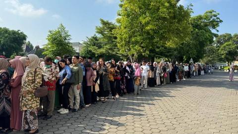 Ribuan warga menghadiri open house Pemda DIY untuk bersilaturahmi dengan Sultan HB X. Foto: Arif UT/Pandangan Jogja