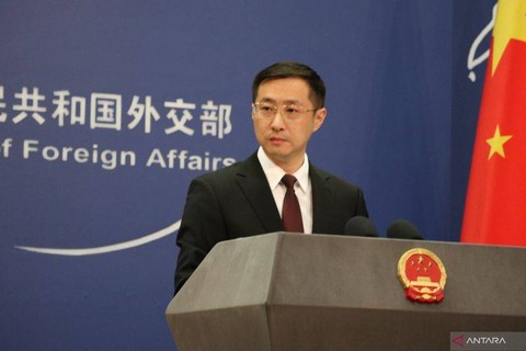 Juru Bicara Kementerian Luar Negeri China Lin Jian memberikan keterangan pers di Beijing, China, Selasa (16/4/2024). Foto: Antara 