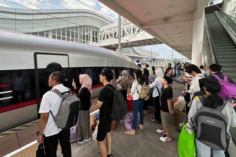 Penumpang Kereta Cepat Whoosh pada arus balik libur Lebaran 2024.  Foto: Dok. PT Kereta Cepat Indonesia China (KCIC)