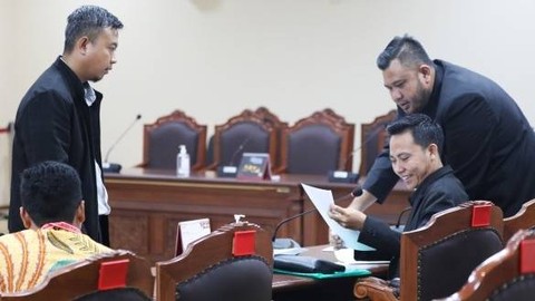 Majelis Kehormatan Mahkamah Konstitusi (MKMK) menggelar Sidang Pendahuluan atas laporan Forum Mahasiswa Peduli Konstitusi (FORMASI) dan Gerakan Aktivis Konstitusi (GAS) di Ruang Sidang Panel, Gedung 2 MK, Jakarta pada Selasa (16/4/2024). Foto: Dok Humas MK/Bayu.