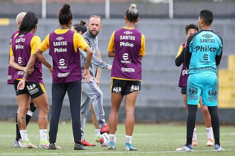 Kleiton Lima, pelatih Santos FC Wanita Brasil. Foto: Dok santosfc.com