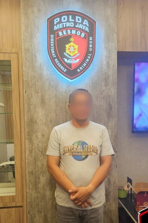 Sosok PWGA, sopir Fortuner yang menggunakan pelat dinas TNI palsu usai ditangkap kepolisian.  Foto: Dok. Istimewa