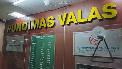 Pundimas Money Changer di Plaza Sentral, Jakarta Selatan.  Foto: Ghifari/Kumparan
