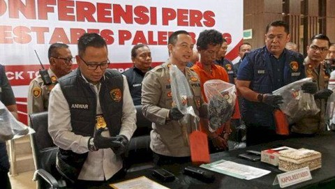 Kapolrestabes Palembang Kombes Pol Harryo Sugihartono saat menunjukkan pelaku dan barang bukti, foto : Istimewa