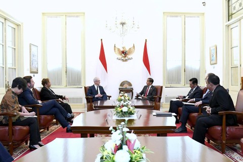 Presiden Jokowi menerima kunjungan CEO Apple, Tim Cook, di Istana Merdeka, Jakarta, Rabu (17/4/2024). Foto: Kris/Biro Pers Sekretariat Presiden
