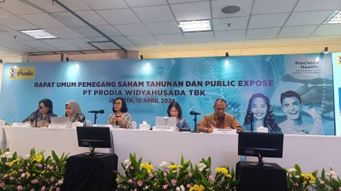 Jajaran Direktur PT Prodia Widyahusada Tbk dalam Publix Expose di Prodia Tower, Kamis (18/4). Foto: Ave Airiza Gunanto/kumparan