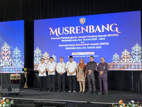 Kepala BSKDN Kemendagri Yusharto Huntoyungo (dua dari kiri) menghadiri Musrenbang Rencana Pembangunan Jangka Panjang Daerah (RPJPD) Provinsi Maluku Tahun 2025-2045 dan Rencana Kerja Pemerintah Daerah (RKPD) Maluku. Foto: Dok. Kemendagri