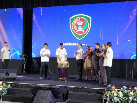 Kepala BSKDN Kemendagri Yusharto Huntoyungo (tengah) menghadiri Musrenbang Rencana Pembangunan Jangka Panjang Daerah (RPJPD) Provinsi Maluku Tahun 2025-2045 dan Rencana Kerja Pemerintah Daerah (RKPD) Maluku Tahun 2025. Foto: Dok. Kemendagri