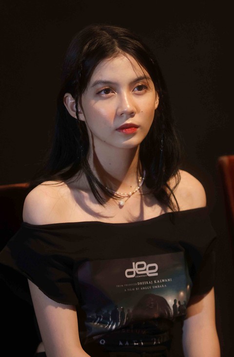 Sutradara Anggy Umbara bersama Artis Nayla D Purnama dan Giaellma Firmansyah saat launching thriler film Vina Sebelum 7 Hari di Epicentrum, Jakarta, Kamis, (18/4/2024). Foto: Agus Apriyanto