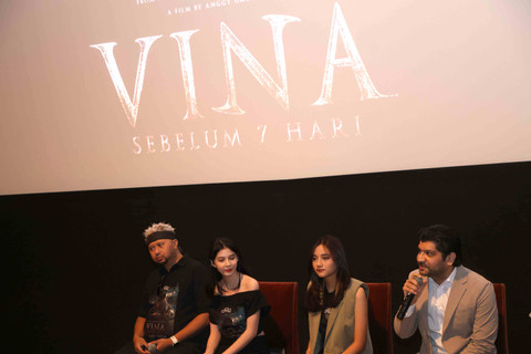 Sutradara Anggy Umbara bersama Artis Nayla D Purnama dan Giaellma Firmansyah saat launching thriler film Vina Sebelum 7 Hari di Epicentrum, Jakarta, Kamis, (18/4/2024). Foto: Agus Apriyanto