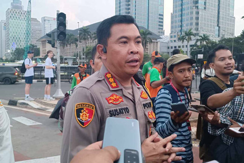 Kapolres Metro Jakarta Pusat, Kombes Pol Susatyo Purnomo Condro saat diwawancarai wartawan usai aksi demonstrasi, Patung Kuda, Jakarta Pusat, Jumat (19/4/2024) Foto: Fadlan Nuril Fahmi/kumparan