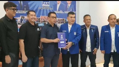 Juru Bicara Herman Deru Alfrenzi Panggarbesi saat mengambil formulir pencalonan Gubernur Sumsel di PAN, Foto : Abdul Toriq/Urban Id