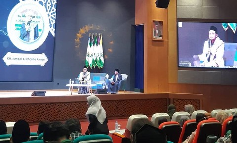 Acara "Ngaji Bareng" bersama Lora Isamil al Kholili dari Bangkalan, yang digelar UKM Tahfidz.