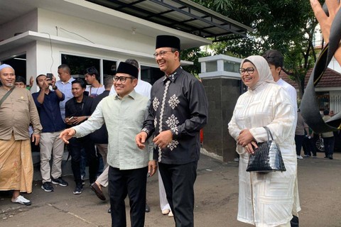 Capres 01 dan keluarga Anies Baswedan hadir di halalbihalal yang diadakan cawapres sekaligus Wakil Ketua DPR Muhaimin Iskandar, Sabtu (20/4/2024) Foto: Paulina Herasmaranindar/kumparan
