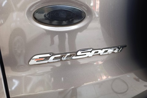 Ford Ecosport di bengkel Mastercars.id di kawasan Lebak Bulus, Jakarta Selatan. Foto: Fitra Andrianto/kumparan