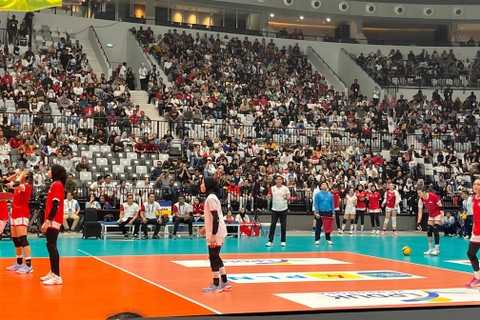 Laga persahabatan antara Indonesia All Star vs Red Sparksi di Indonesia Arena, Jakarta, pada Sabtu (20/4/2024) malam. Foto: Azrumi Ghazali/kumparan