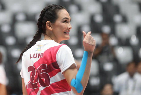 Luna Maya mengikuti Fun Volley Ball di Indonesia Arena, GBK, Jakarta Sabtu, (20/4/2024). Foto: Agus Apriyanto