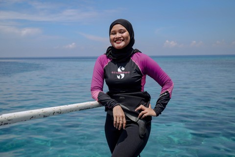 Prasari Riski Hutami, penyelam perempuan dari environmental team Harita Nickel,asal Gunungkidul, DIY. Foto: Jamal Ramadhan/kumparan