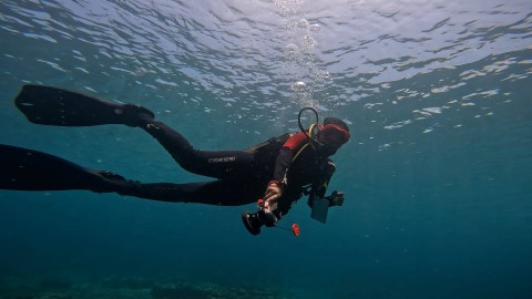 [Prasari punya pengalaman menantang, menyelam di kedalaman 40 meter. Foto: kumparan