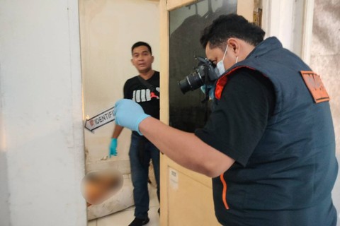 Evakuasi penemuan mayat ibu hamil di sebuah ruko Jalan Boulevard Raya, Kelapa Gading, Jakarta Utara. dok ist Foto: Dok. Istimewa