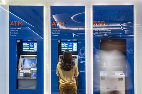 Ilustrasi setor tunai ATM BRI. Foto: Dok. BRI