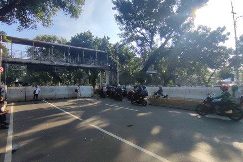 Kondisi lalu lintas jelang putusan sengketa Pilpres 2024 di Kawasan Patung Kuda, Jalan Medan Merdeka Barat, Jakarta, Senin (22/4/2024).   Foto: Rachmadi Rasyad/kumparan