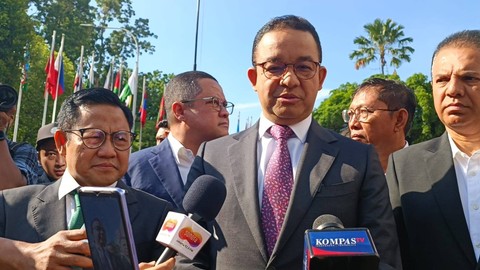 Paslon 01 Anies Baswedan dan Muhaimin Iskandar tiba jelang putusan sengketa Pilpres 2024 di Mahkamah Konstitusi (MK), Jakarta, Senin (22/4/2024). Foto: Hedi/kumparan