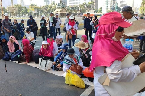 Massa pendukung paslon nomor urut 01 Anies-Muhaimin mulai berkumpul di Kawasan Patung Kuda, Jakarta, Senin (22/4/2024).   Foto: Rachmadi Rasyad/kumparan