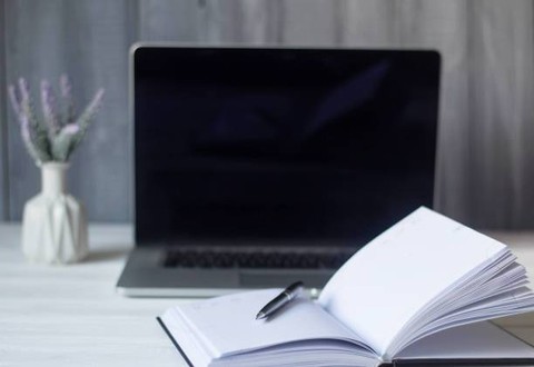 Ilustrasi Memengaruhi Atau Mempengaruhi, Foto: Unsplash/IraBublikova.