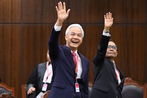 Calon presiden dan calon wakil presiden nomor urut 3 Ganjar Pranowo dan Mahfud MD hadir dalam sidang putusan perselisihan hasil Pilpres 2024 di Gedung Mahkamah Konstitusi, Jakarta, Senin (22/4/2024). Foto: M Risyal Hidayat/ANTARA FOTO