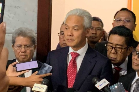 Capres nomor urut 3, Ganjar Pranowo usai sidang putusan di MK, Senin (22/4/2024).  Foto: Luthfi Humam/kumparan