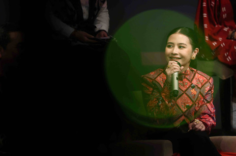 Artis Ario Bayu bersama Prilly Latuconsina dan sejumlah juri lainnya saat konferensi pers Peluncuran Festival Film Indonesia 2024 di Kawasan Senayan, Jakarta, Senin, (22/4/2024). Foto: Agus Apriyanto