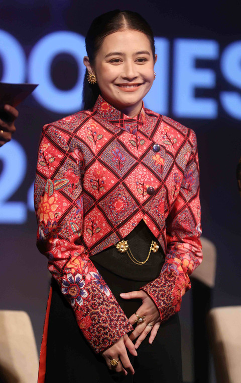 Artis Ario Bayu bersama Prilly Latuconsina dan sejumlah juri lainnya saat konferensi pers Peluncuran Festival Film Indonesia 2024 di Kawasan Senayan, Jakarta, Senin, (22/4/2024).  Foto: Agus Apriyanto