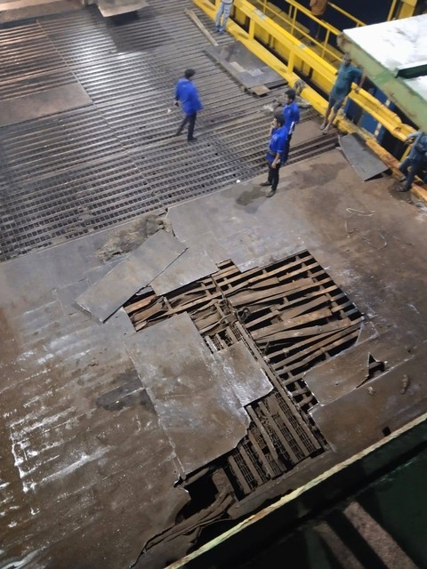 Kondisi jembatan penghubung kapal dan dermaga 7. | Foto: Ist
