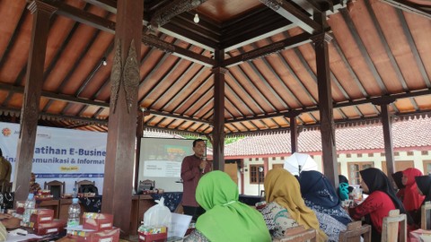 Suasana Pelatihan E-Business di Kantor Kalurahan Mulyodadi, Bantul. Foto: Nawalre Bujanadi/Pandangan Jogja