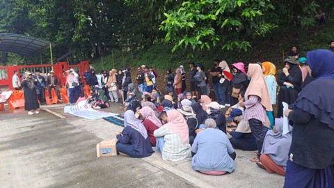 Paguyuban Muncul kembali menggelar aksi unjuk rasa di Kantor BRIN, Selasa (22/4/2024). Foto: Dok. kumparan