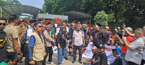 Paguyuban Muncul kembali menggelar aksi unjuk rasa di Kantor BRIN, Selasa (22/4/2024). Foto: Dok. kumparan
