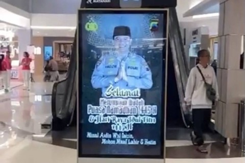 Baliho bergambar wajah Kapolda Jawa Tengah Irjen Pol Ahmad Luthfi marak di kota Semarang, Jawa Tengah, Selasa (23/4/2024). Foto: Intan Alliva Khansa/kumparan