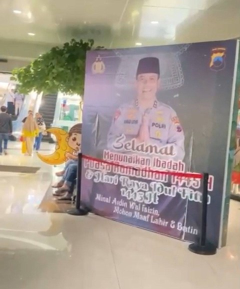 Baliho bergambar wajah Kapolda Jawa Tengah Irjen Pol Ahmad Luthfi marak di kota Semarang, Jawa Tengah, Selasa (23/4/2024). Foto: Intan Alliva Khansa/kumparan