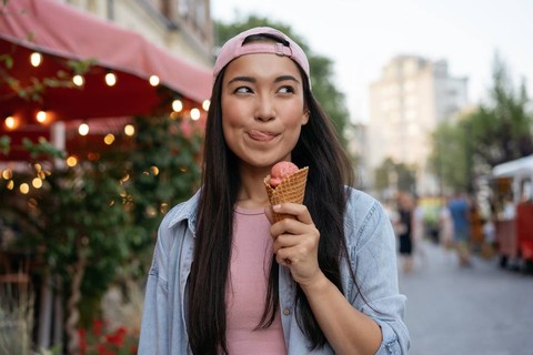 Ilustrasi makan es krim. Foto: Shutterstock