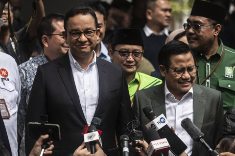 Calon presiden dan calon wakil presiden nomor urut 1, Anies Baswedan (kiri) bersama Muhaimin Iskandar menjawab pertanyaan wartawan saat tiba untuk menghadiri rapat pleno terbuka penetapan pasangan calon Presiden dan Wakil Presiden terpilih. Foto: ANTARA FOTO/Aprillio Akbar