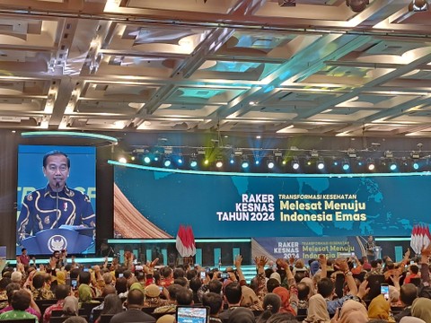 Presiden Jokowi menyampaikan sambutan di Rakerkesnas Kemenkes yang digelar di ICE BSD, Tangerang, Rabu (24/4). Foto: Nadia Riso/kumparan