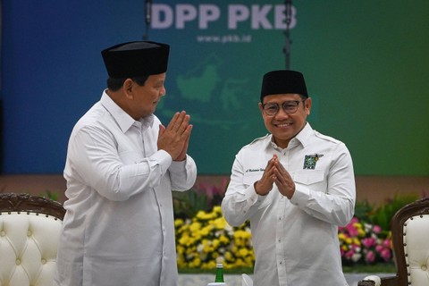 Presiden terpilih periode 2024-2029 Prabowo Subianto (kiri) berbincang dengan Ketua Umum Partai Kebangkitan Bangsa (PKB) Muhaimin Iskandar (kanan) di Kantor DPP PKB, Jakarta, Rabu (24/4/2024).  Foto: Aditya Pradana Putra/ANTARA FOTO