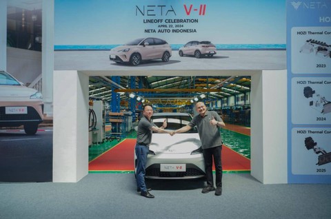 PT Neta Auto Indonesia resmi memulai perakitan lokal mobil listrik Neta V-II di fasilitas perakitan milik PT Handal Indonesia Motor, Bekasi, Jawa Barat. Foto: Dok. Neta Indonesia