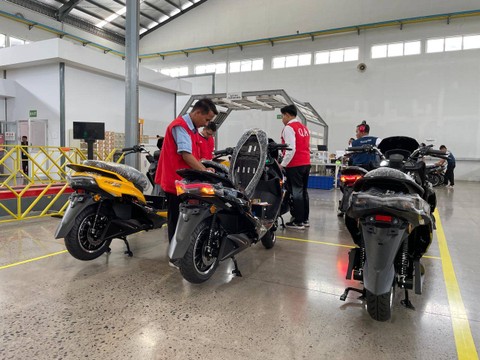 Kunjungan ke pabrik Polytron di Sayung, Demak, Jawa Tengah untuk melihat proses perakitan motor listrik. Foto: Sena Pratama/kumparan