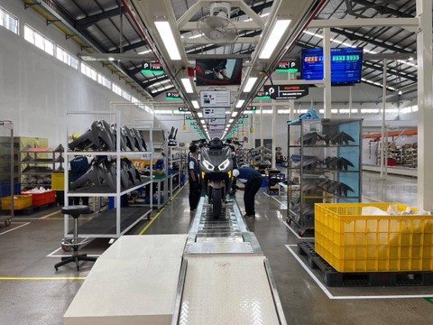Kunjungan ke pabrik Polytron di Sayung, Demak, Jawa Tengah untuk melihat proses perakitan motor listrik. Foto: Sena Pratama/kumparan