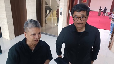 Politisi PDIP, Ribka Tjiptaning dan Ketua DPP PDIP, Djarot Saiful Hidayat saat ditemui wartawan di Masjid At Taufiq, Sekolah Partai PDIP, Lenteng Agung, Jakarta Selatan, Kamis (25/4). Foto: Fadlan Nuril Fahmi/kumparan