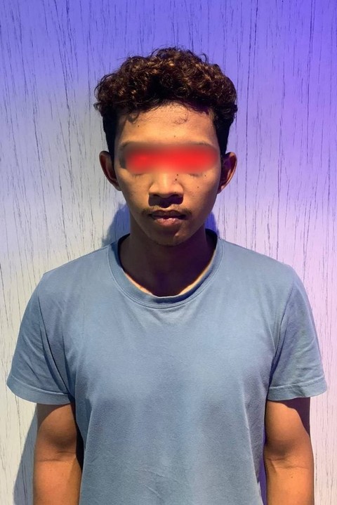 Polisi tangkap 4 pelaku penjual koin judi slot Higgs Domino dan Royal Dream.  Foto: Dok. Istimewa