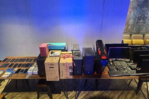 Polisi tangkap 4 pelaku penjual koin judi slot Higgs Domino dan Royal Dream.  Foto: Dok. Istimewa
