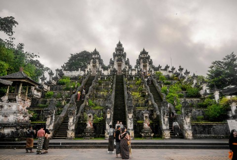 Ilustrasi Upaya Mewujudkan Keharmonisan dalam Kehidupan Beragama, Sumber Unsplash Priyank Pathak
